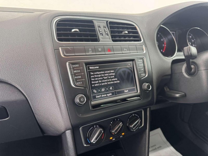 VOLKSWAGEN POLO