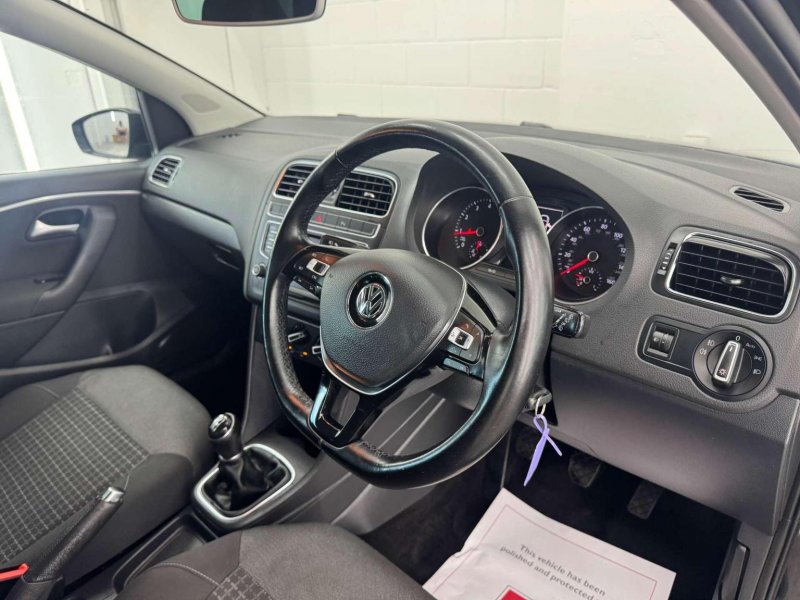 VOLKSWAGEN POLO