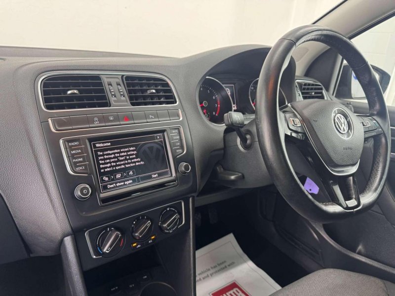VOLKSWAGEN POLO
