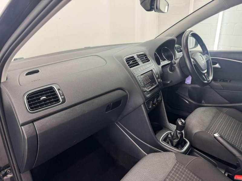 VOLKSWAGEN POLO